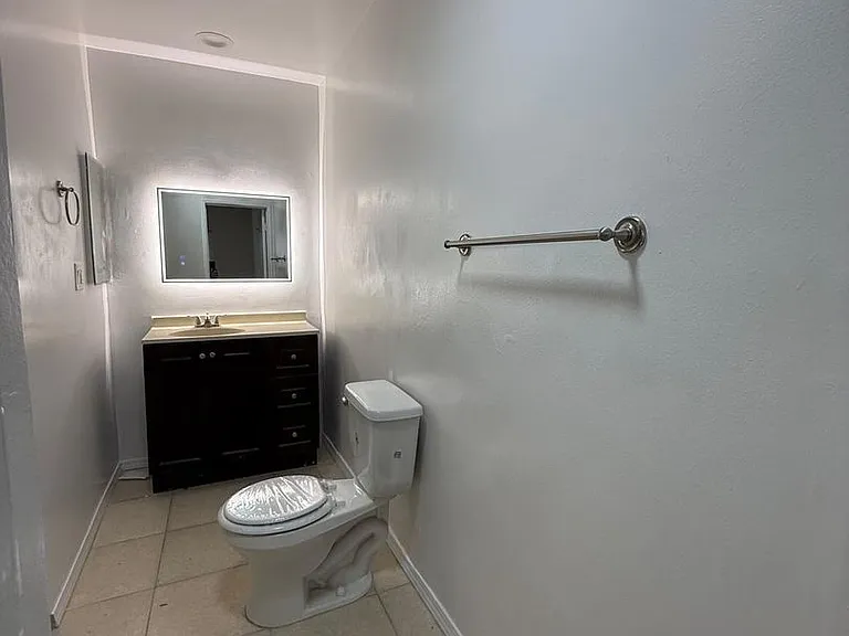 13952 Moorpark Ave — Photo 14