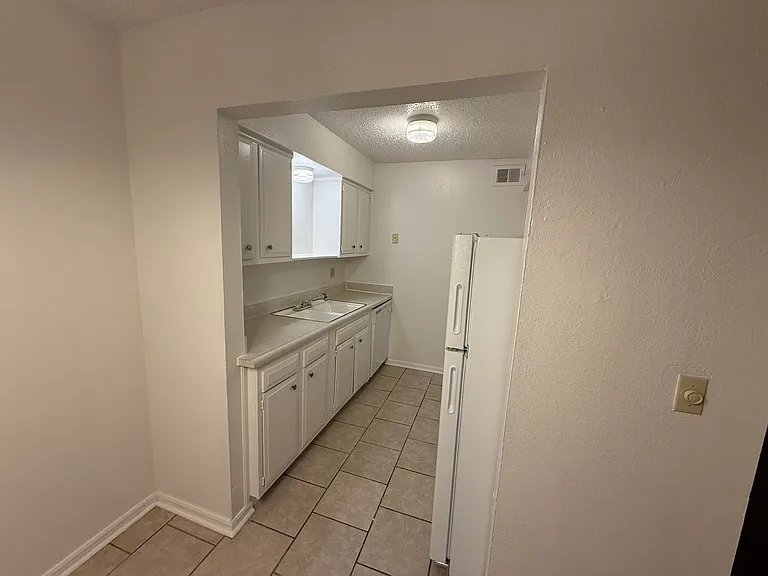 Peartree Apartments — Photo 11