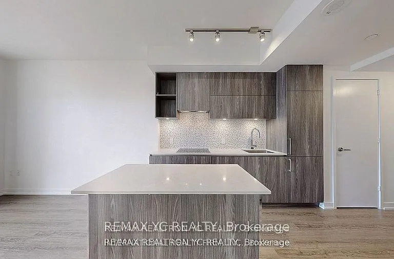 1 Yorkville Ave #710 — Photo 8