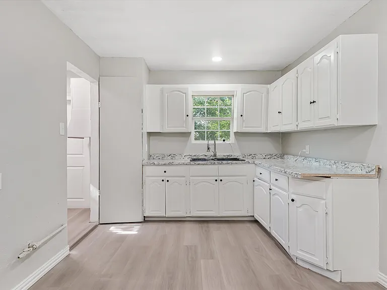 5329 Bourquin St — Photo 5