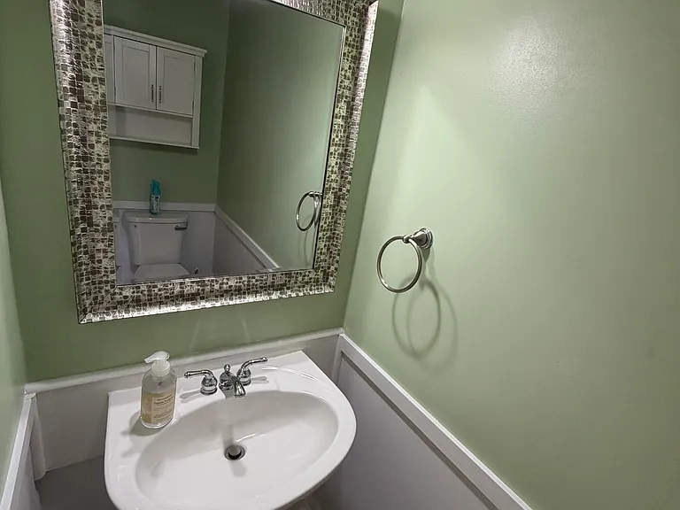 582 Tenbee Ln — Photo 12