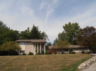1888 Packer Rd, Bloomfield Hills, MI 48302