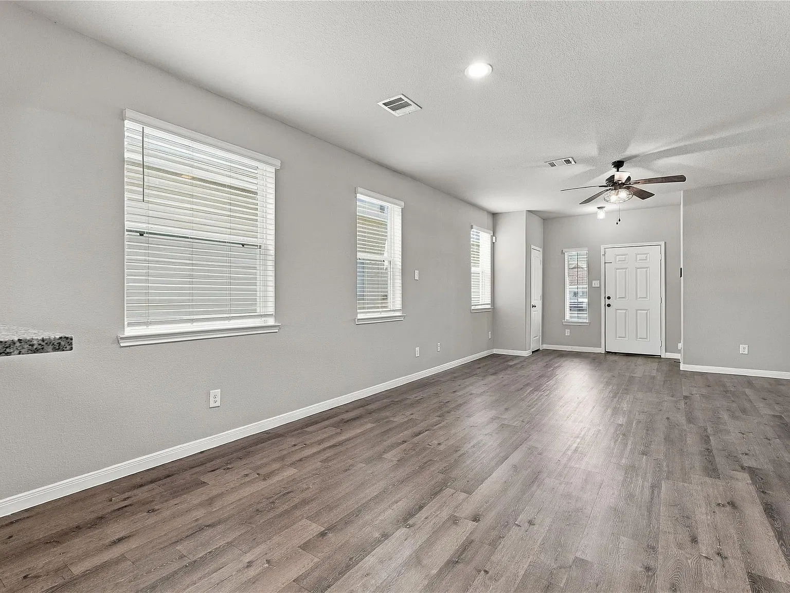 4 bed, 2.5 bath, 2034 sqft, $2,175 — Photo 3
