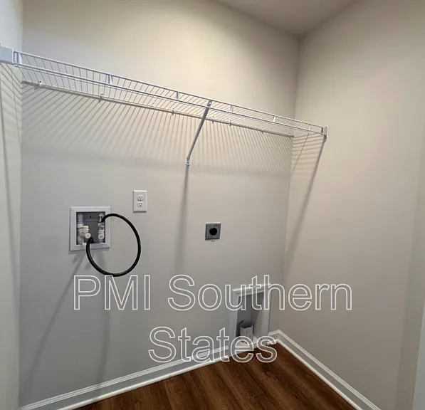 320 Alameda Ln — Photo 15