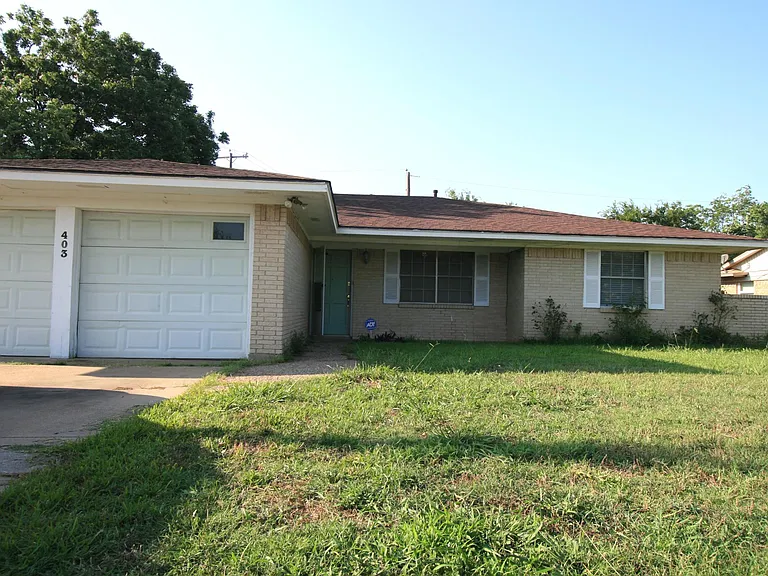 403 Southmoor Dr — Photo 1