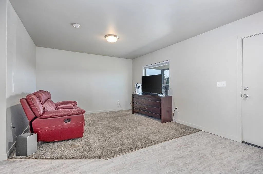 2 bed, 1001 sqft, $1,650 — Photo 4