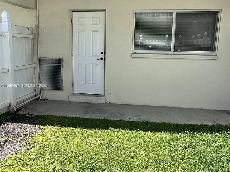 1878 NE 46th St #C2 — Photo 14