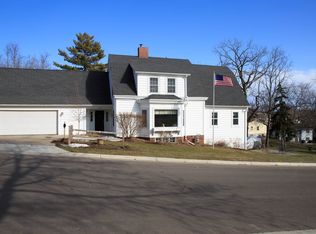 315 S 5th St, Mount Horeb, WI 53572