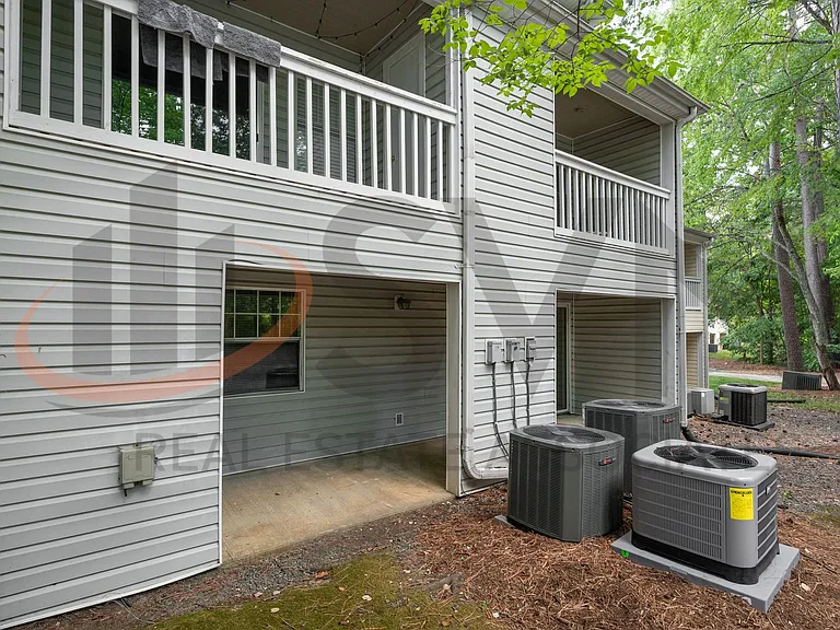 130 Kingsbury Dr — Photo 17