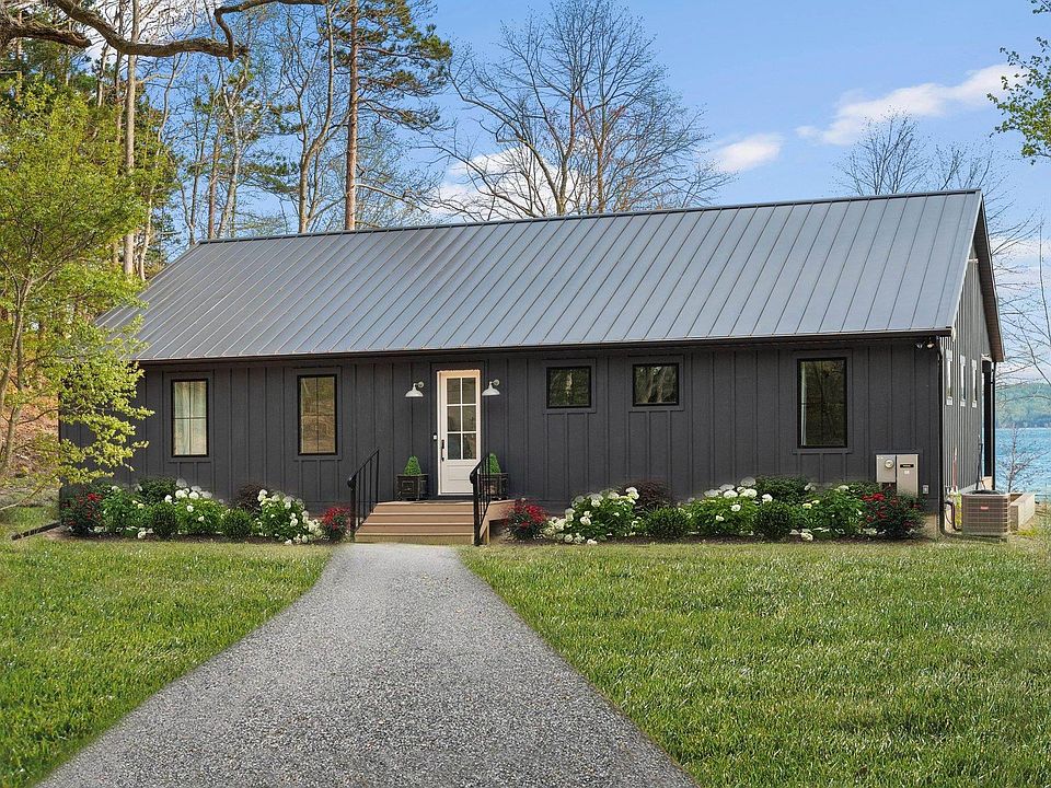 1st image of 2776 Crystal Dr