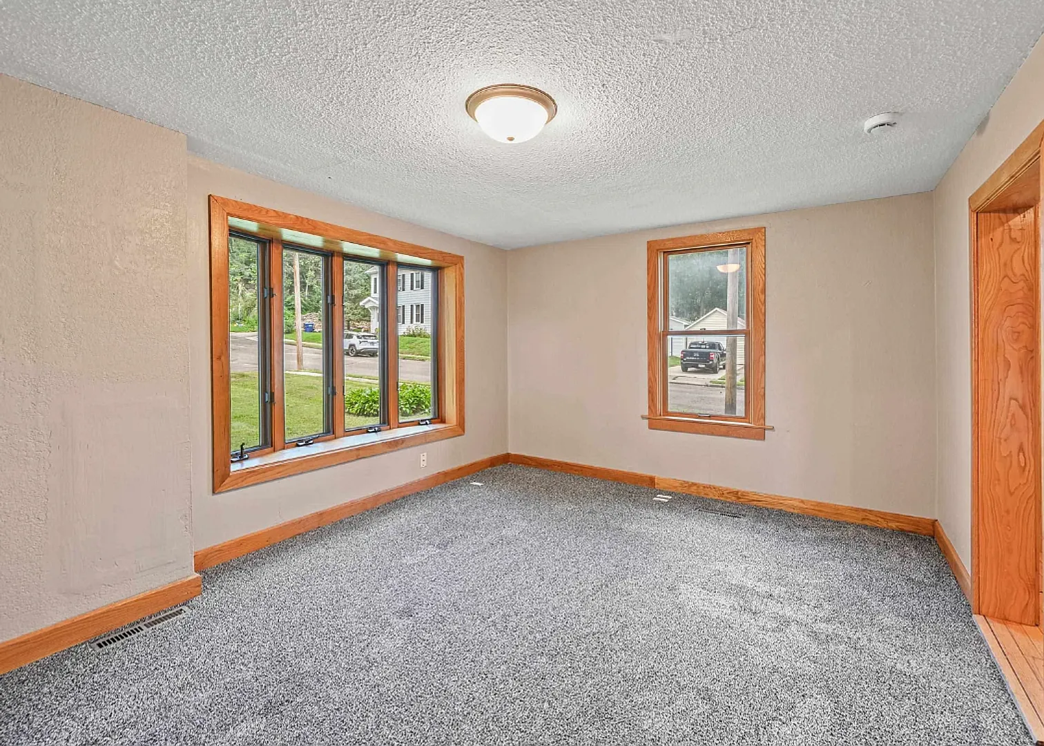 3 bedroom 2 bath with garage! — Photo 2