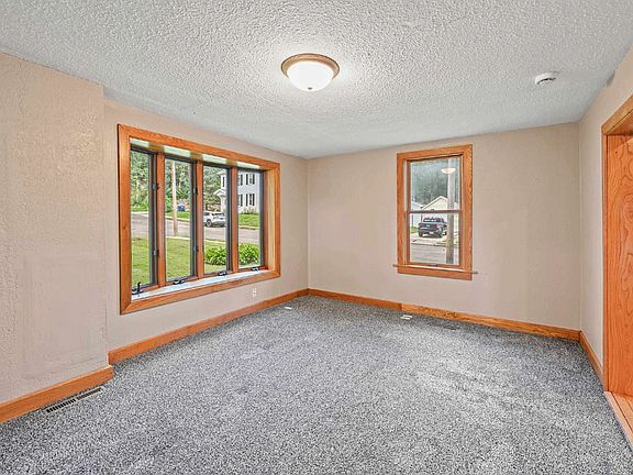 2nd image of 2125 Stafford St
