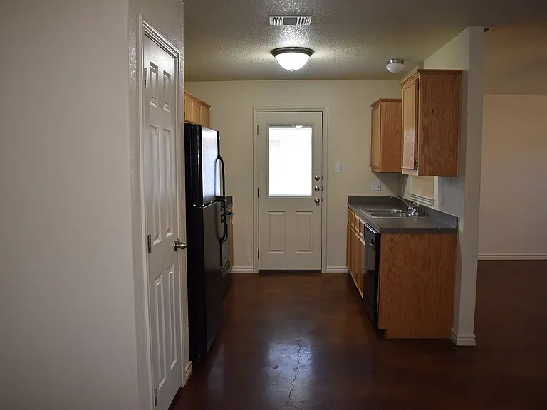 205 Coby Dr — Photo 7