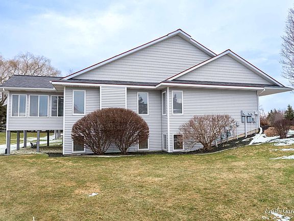 3rd image of 1361 E Pointe Rdg