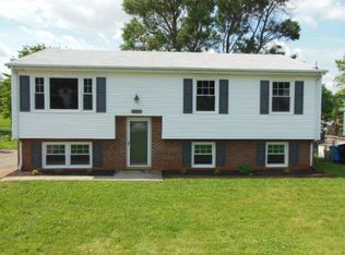 635 Applewood St NE, Roanoke, VA 24019