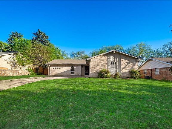 2nd image of 906 Moorhead Ct