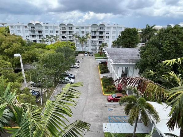 496 NW 165th Street Rd APT D612, Miami, FL 33169