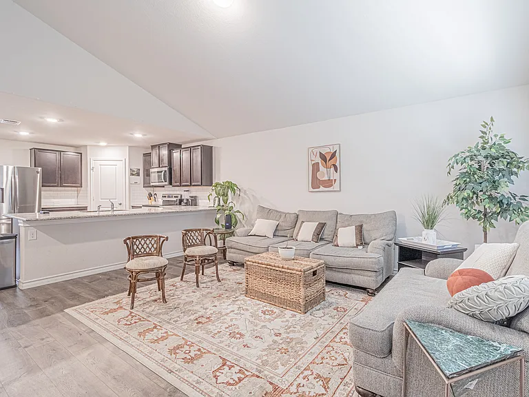 7019 Capella Cir — Photo 8