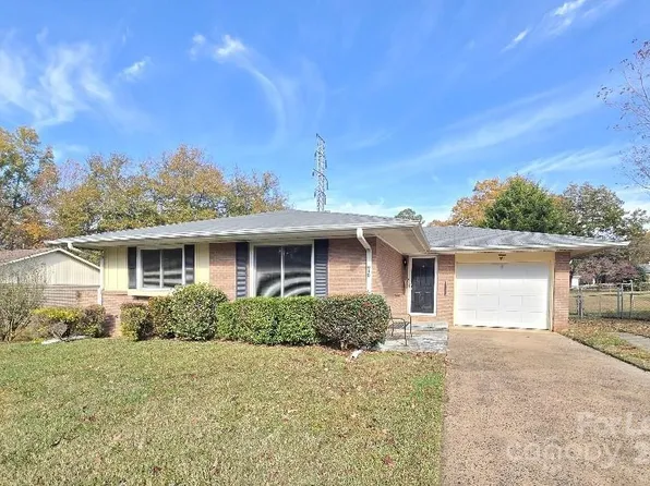 910 Holly Dr, Gastonia, NC 28054