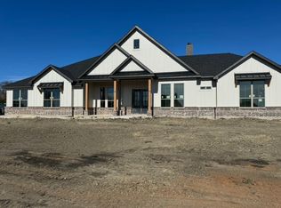 2424 Chestnut Ct, Van Alstyne, TX 75495