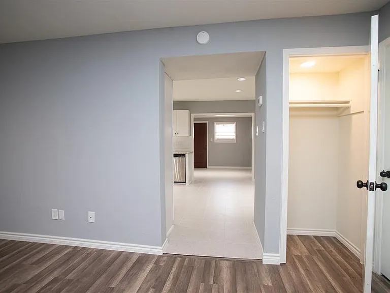 5821 Sunforest Dr — Photo 11