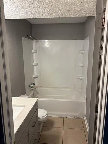 2 bed, 1.0 bath, 875 sqft, $900 — Photo 2