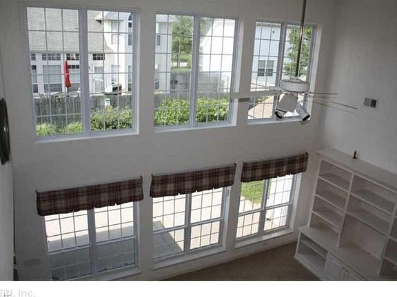 4th image of 2653 Alameda Dr
