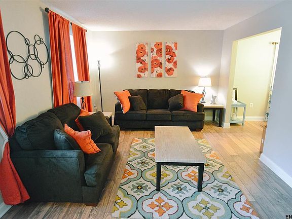 3rd image of 8 Snowberry Dr