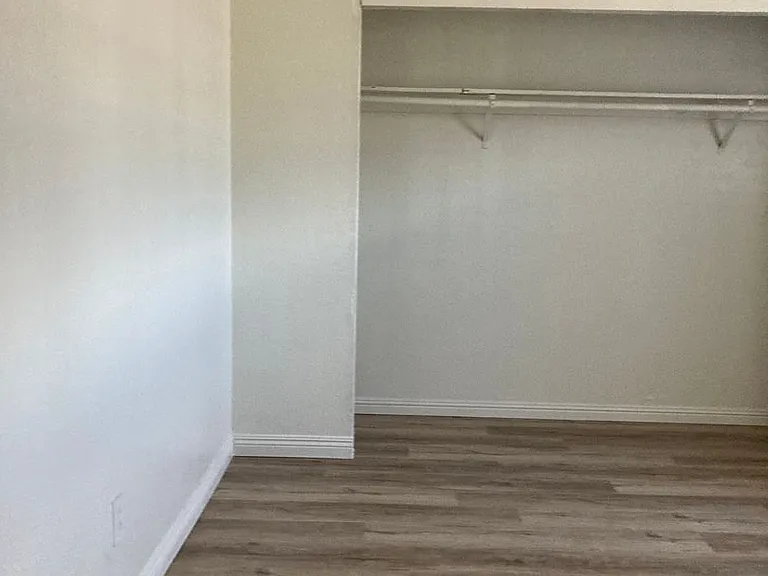 2501 Cedar Ave — Photo 13