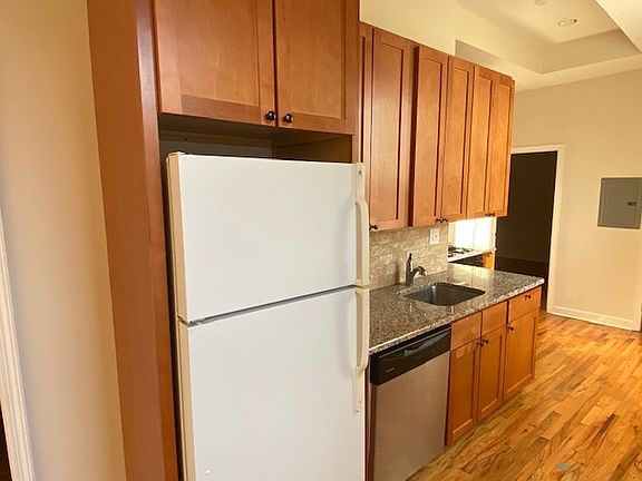 2nd image of 1526 W Wilson Ave APT 3