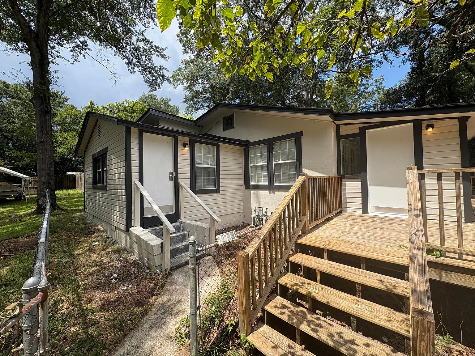 2 bed, 1.0 bath, $1,000 — Photo 2