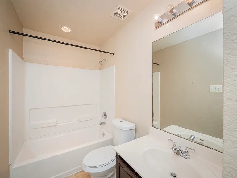 141 Clover Cv — Photo 35