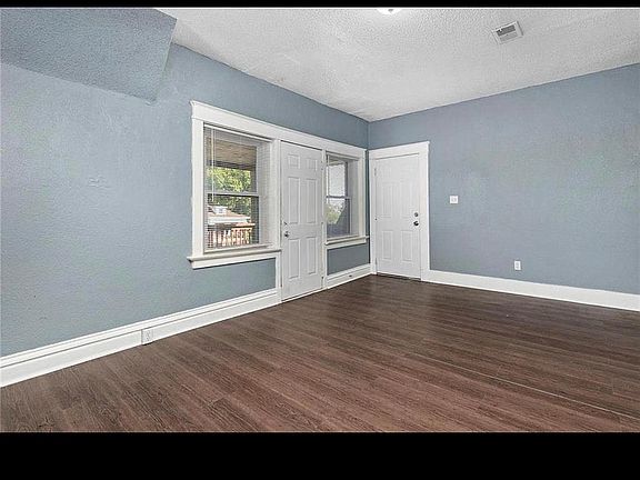5th image of 2107 E Linwood Blvd #102
