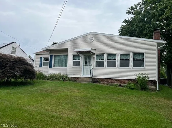 313 Schneider St SE, North Canton, OH 44720