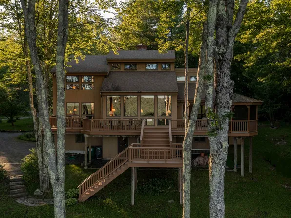 589 Fairbanks Turn, Hartford, VT 05059