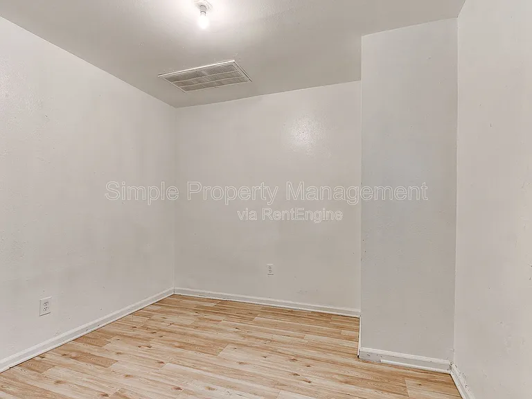 2301 SW 24th St #2 — Photo 11
