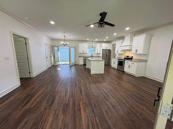 4th image of 3828 Woodland Hills Dr