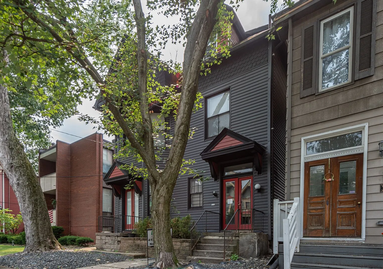 Amazing Location * Walk to Shopping * Pet Friendly * Available Now * Spacious Apartments on a Qui... — Photo 2