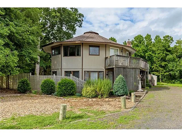 53 Edgewater Dr photo 1