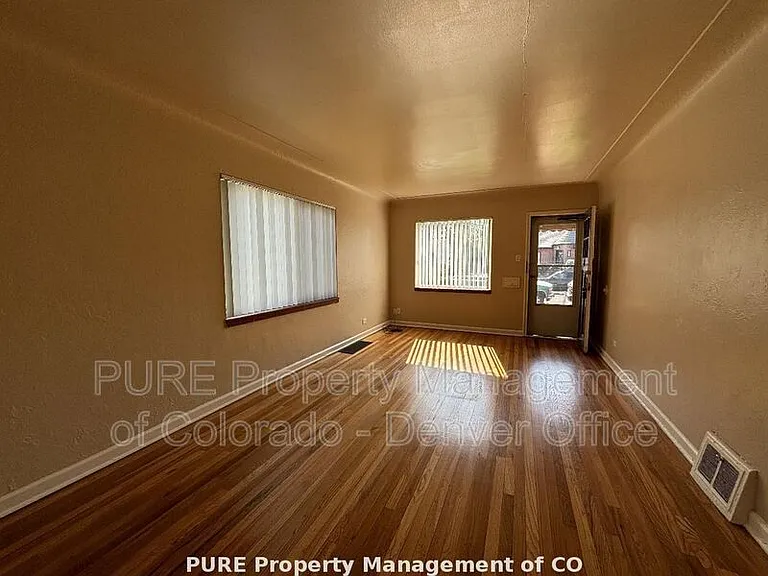 772 N Forest St — Photo 2