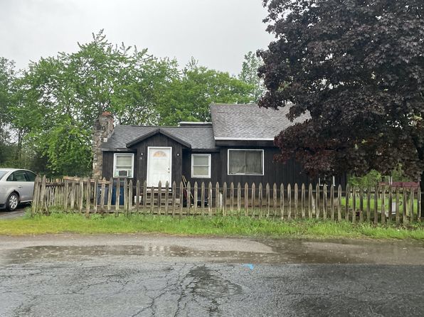 19 Indiana Ave, Queensbury, NY 12804