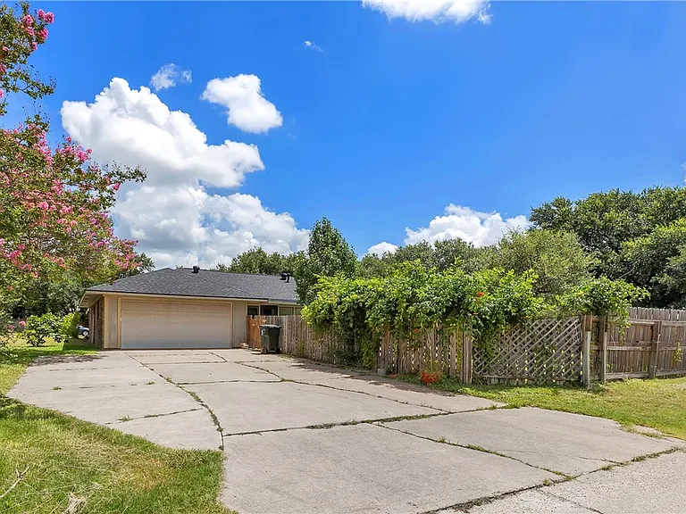 2312 Windsor Dr — Photo 17
