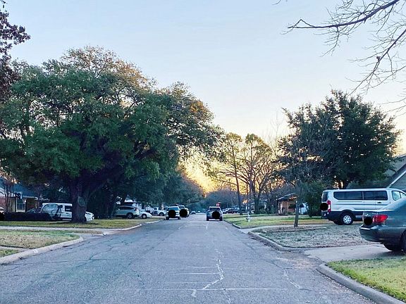 4th image of 2914 Lavita Ln