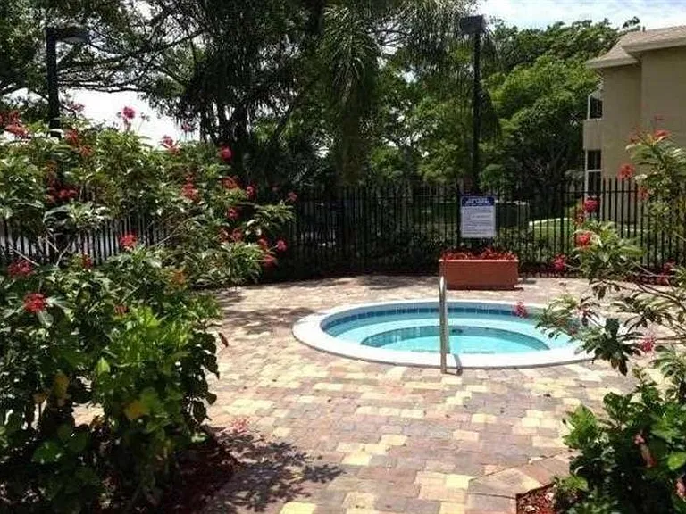 751 Cypress Ln #L7 — Photo 9