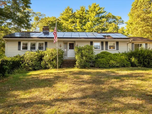 122 High St, Carver, MA 02330