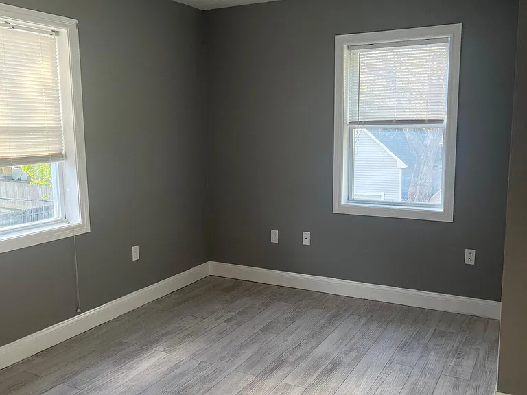 121 Flower Ave E #B — Photo 7