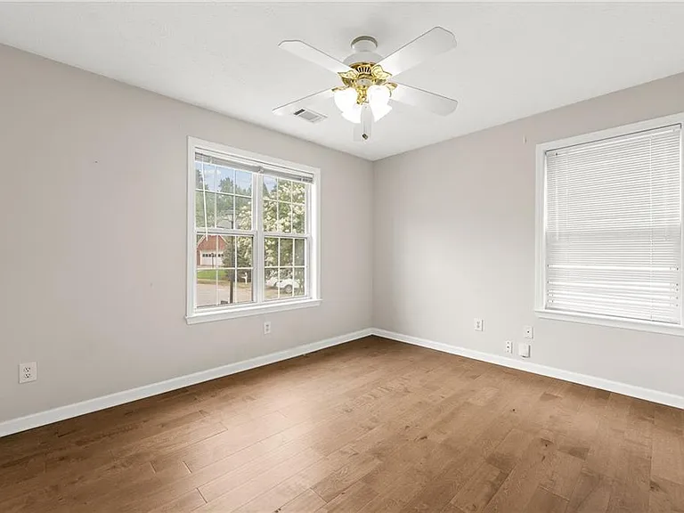 370 Manor Glen Dr — Photo 33