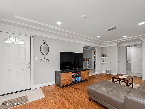3rd image of 6637 STARLING Avenue
