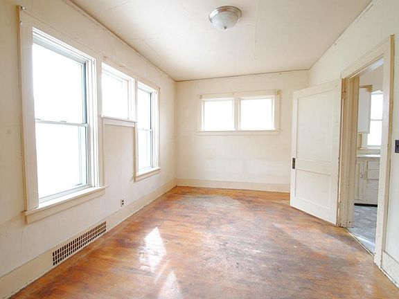 5th image of 221 11th St N