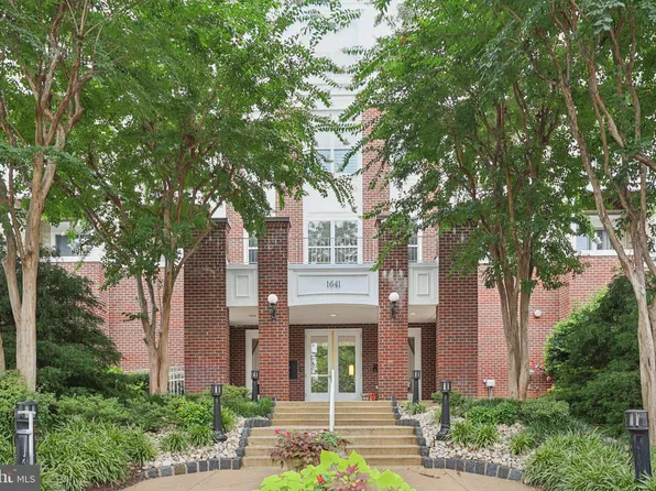 1641 International Dr Unit 207, Mc Lean, VA 22102